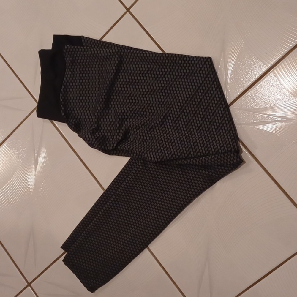4/$80 Black "Tik Tok" Honeycomb Rutched Butt Leggings - Size XL